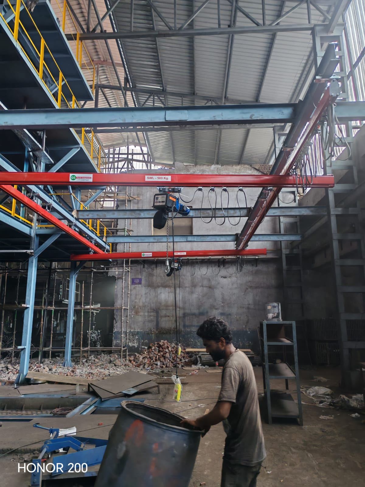 GS Tool & Components X-Y rail system installed on a factory floor, SWL 500 Kg