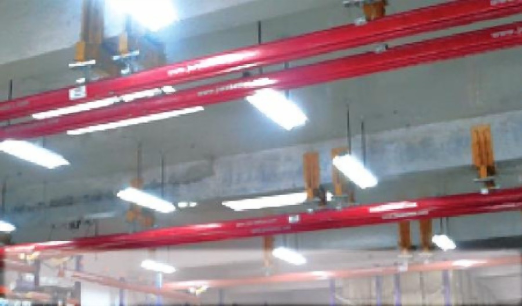 X-Y steel rail system suspended from an overhanging RCC structure